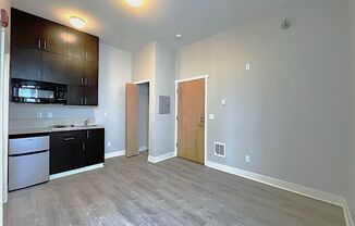 Studio, 1 bath, 240 sqft, $950, Unit 407