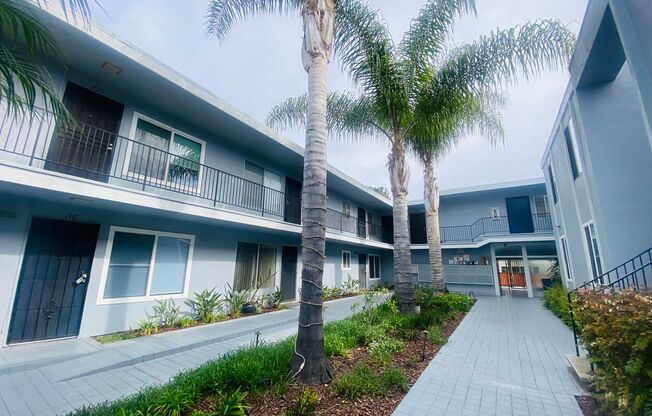 1 Bedroom / 1 Bath Fully Furnished Condo in Beautiful Pacific Beach!!! Minutes to Bay and Beach!