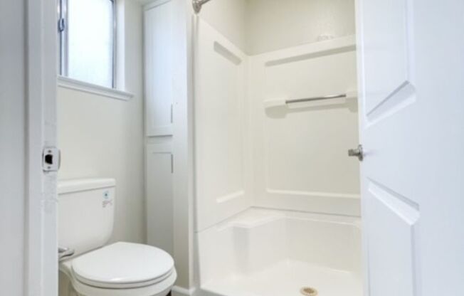 3 beds, 2 baths, 1,211 sqft, $2,090, Unit 1690-121