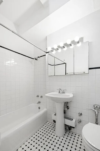 Studio, 1 bath, 425 sqft, $3,195, Unit 8H