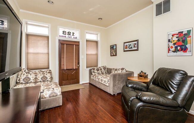 Stylish End-of-Group 2 bd 2.5bth Home in Prime Federal Hill Location with Stunning Rooftop Views!