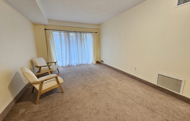 1 bed, 1 bath, 720 sqft, $1,900, Unit 115