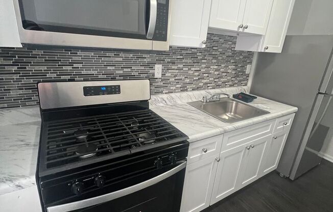 1 bed, 1 bath, 800 sqft, $1,600, Unit 158-102