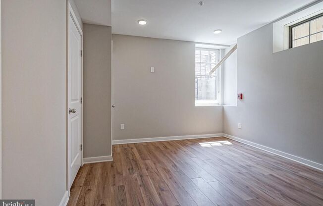 2 beds, 2 baths, 1,050 sqft, $1,595, Unit 1827-E