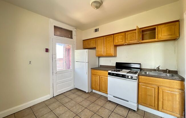 3 beds, 1 bath, 1,400 sqft, $1,550, Unit 210-F48