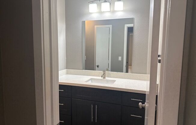 2 beds, 2 baths, $2,750, Unit 105