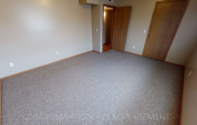 2 beds, 1 bath, 925 sqft, $925