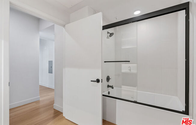 Studio, 1 bath, 598 sqft, $3,200, Unit 501