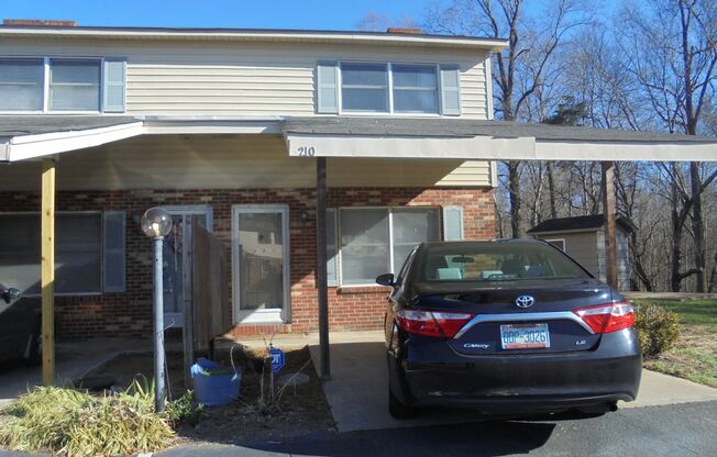 Remodeled townhouse in between Kernersville and Winston-Salem and near Salem Lake