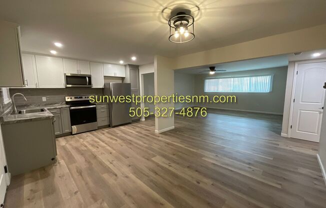Dustin Ave. N. 2400 - Sunset House