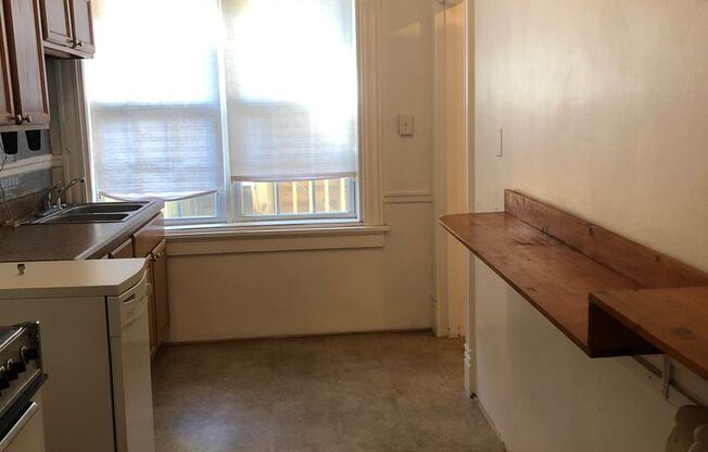 2 beds, 1 bath, $1,550, Unit Lower Flat