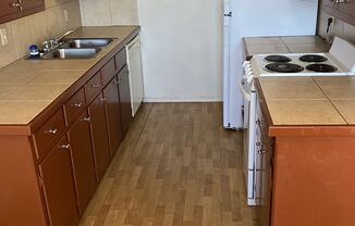 2 beds, 1 bath, $595, Unit Unit 9