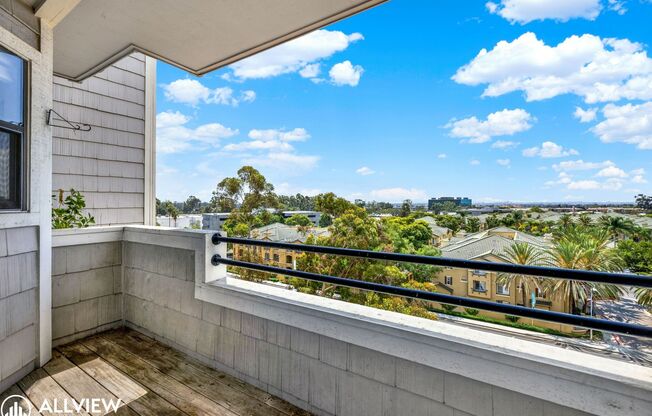 2-Bed/2-Bath Scripps Ranch Townhouse with Ocean Views