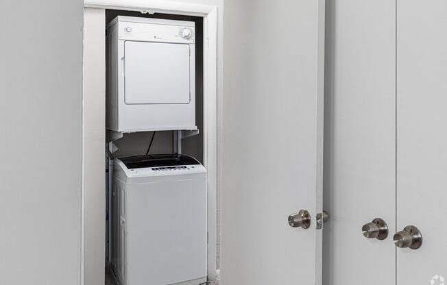 2 beds, 1 bath, 850 sqft, $1,570, Unit 3225-104