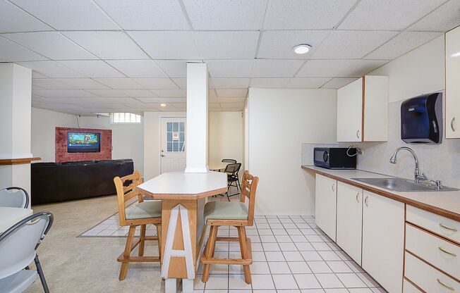 Studio, 1 bath, 400 sqft, $1,195, Unit B05