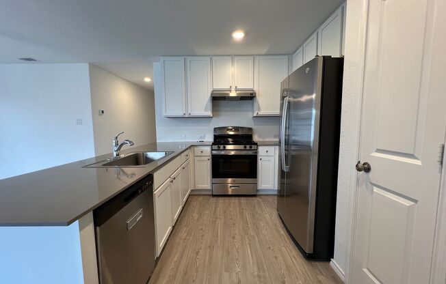 NEWER 4BDRM HOME IN LONDON ISD!