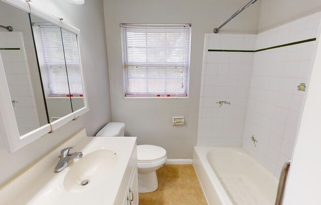 4 beds, 2.5 baths, $2,100