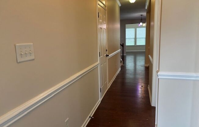 Grand 5 Bed/ 4 Bath Home - Waterlynn Subdivision - Chef's Kitchen - Sunroom - Covered Back Deck - Community Pool