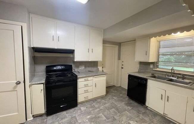 815 Dugan St, Arlington, TX 76010