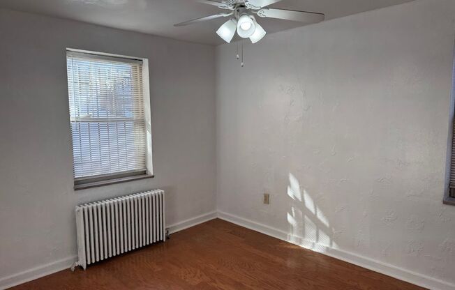 3 beds, 1 bath, $2,175, Unit 116B