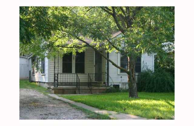 Central Austin 3 bedroom Cottage for Lease!
