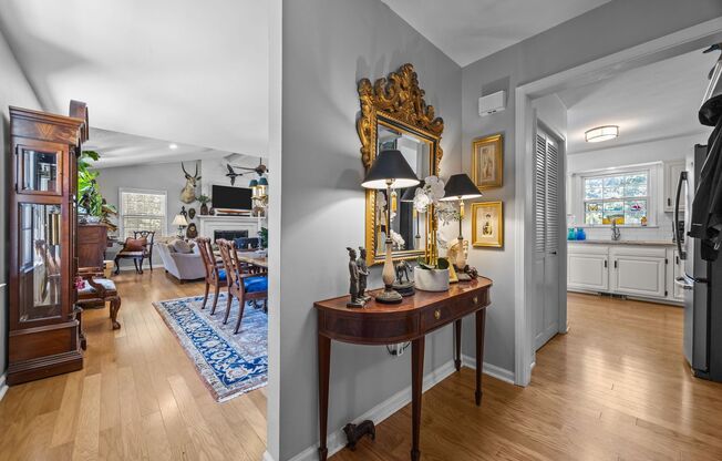 Gorgeous Mid-Century Modern Ranch in West Raleigh near NCSU and Lake Johnson - Fenced-in Backyard!