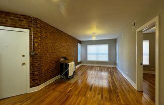 2 beds, 1 bath, $1,700, Unit 4927 1E