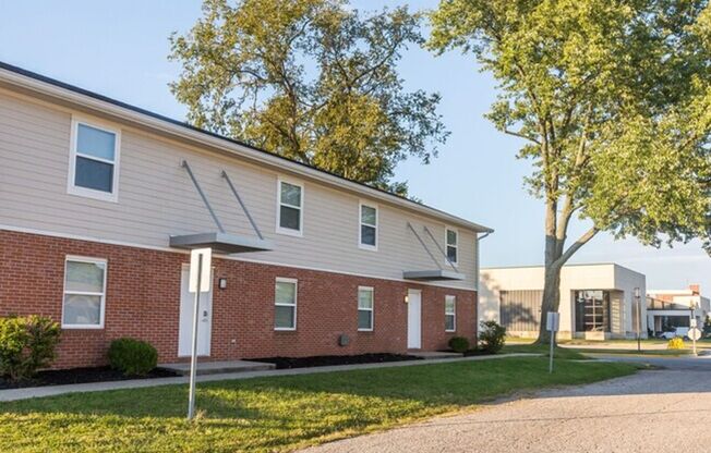 201 223 W SAINT CLAIR ST