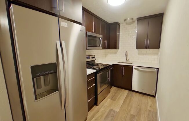 2 beds, 1 bath, $1,700, Unit 11