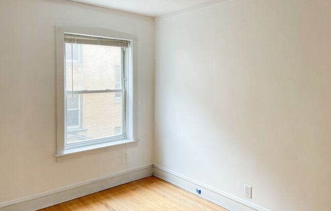 2 beds, 1 bath, 871 sqft, $1,795, Unit 1902-2