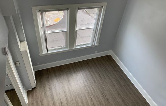Studio, 1 bath, 240 sqft, $1,300, Unit 303