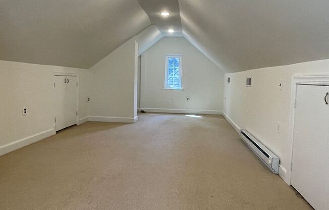 4 beds, 2.5 baths, $5,750