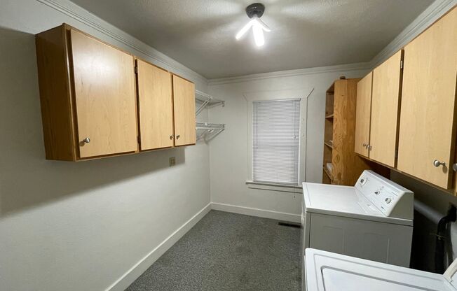 2 beds, 1 bath, $1,299, Unit Upper