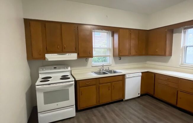 3 beds, 1.5 baths, $1,500, Unit Unit 1