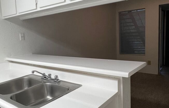 2 beds, 2 baths, 1,003 sqft, $1,050, Unit 0911