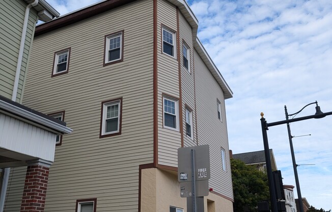 569 Somerville Ave