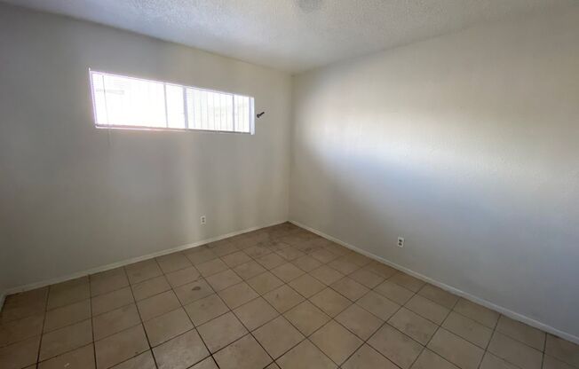 2 beds, 1 bath, 800 sqft, $850, Unit 2
