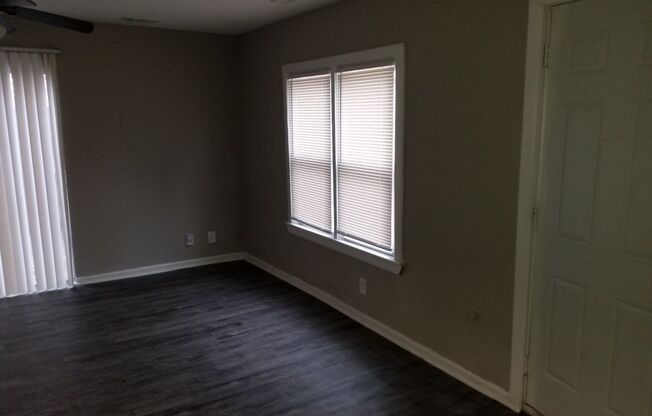 Studio, 1 bath, 800 sqft, $725, Unit 4D