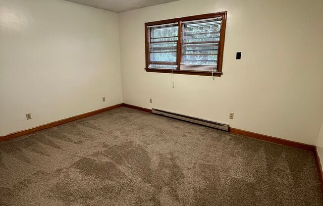 2 beds, 1 bath, 903 sqft, $1,140, Unit M-4