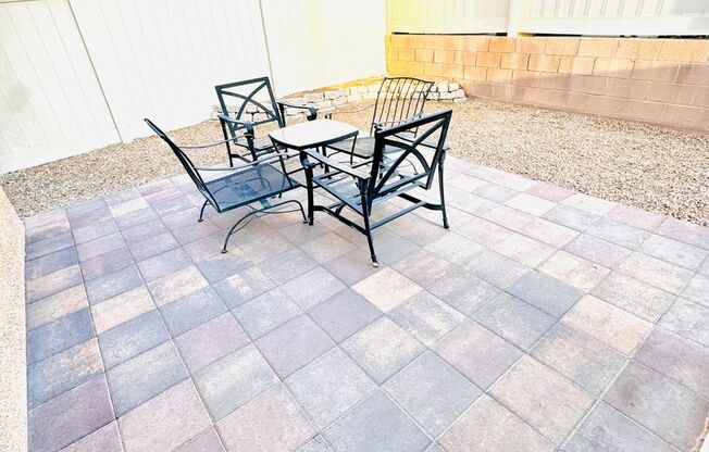 **Wonderful Upgraded Corner Lot Home in Southern Highlands area!!