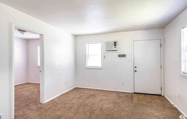 Studio, 1 bath, $795, Unit 13