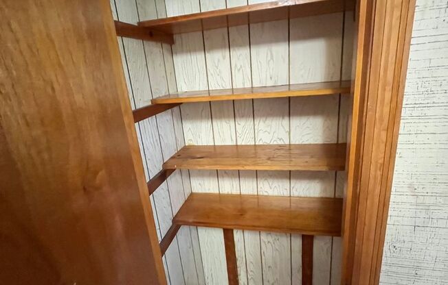 1 bed, 1 bath, 500 sqft, $1,130, Unit R-5