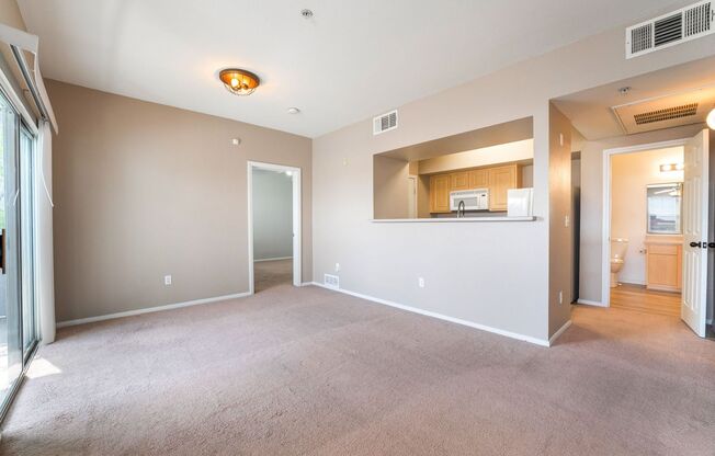 2 beds, 2 baths, $1,350, Unit UNIT 2099