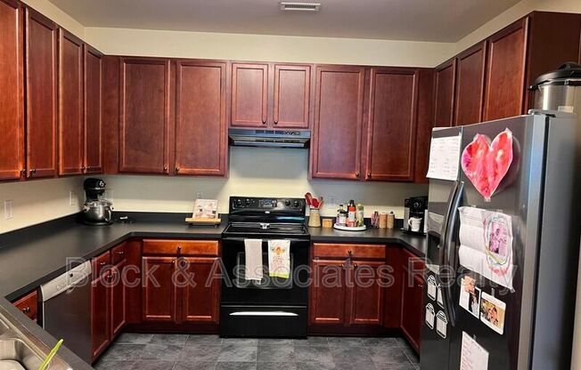 124 LONGCHAMP LN