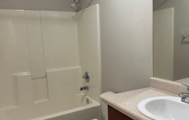 4 beds, 3 baths, $1,750, Unit 3830-Summer