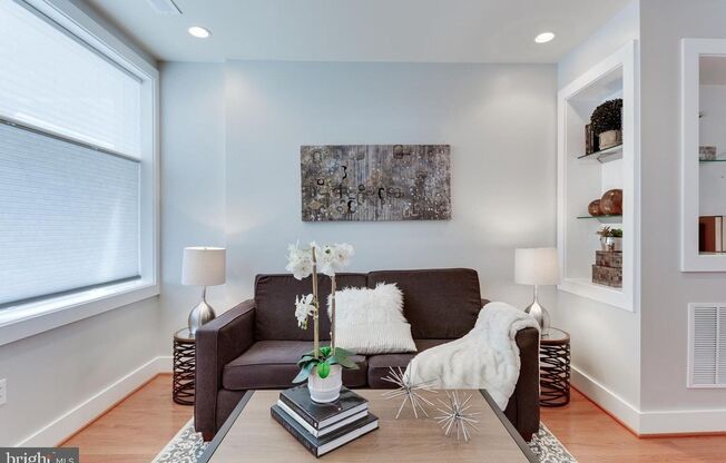Gorgeous Rowhome Walking Distance to Columbia Heights, Petworth & Shaw!