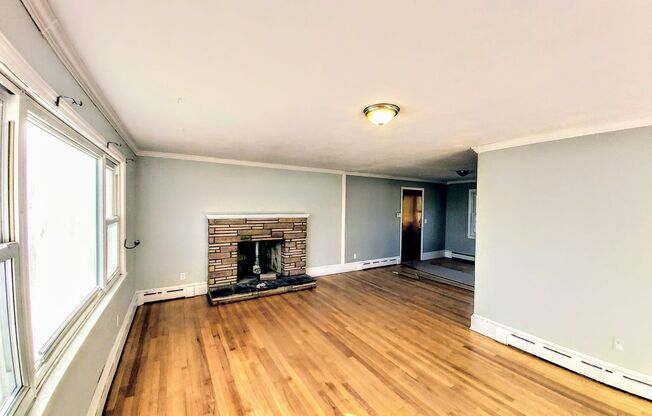 OVERSIZED NEWLY REMODELED E.END RANCH W/ 2 CAR GAR 6 BDRMS & 2 BATHS