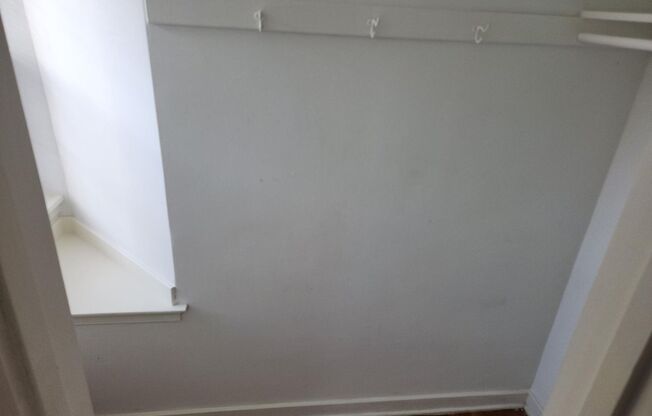 2 beds, 1 bath, 897 sqft, $2,335, Unit A-16