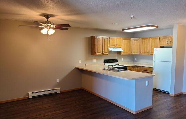 2 beds, 1 bath, 1,025 sqft, $1,550, Unit 420-405