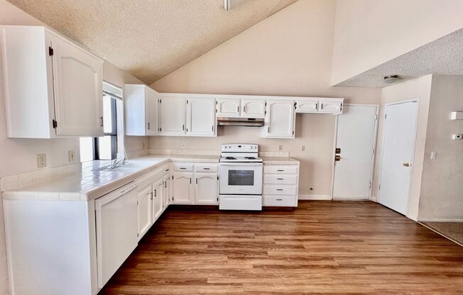 $1,950 Princeton & Brawley, 3 Bed - N Dewey Ave, Fresno